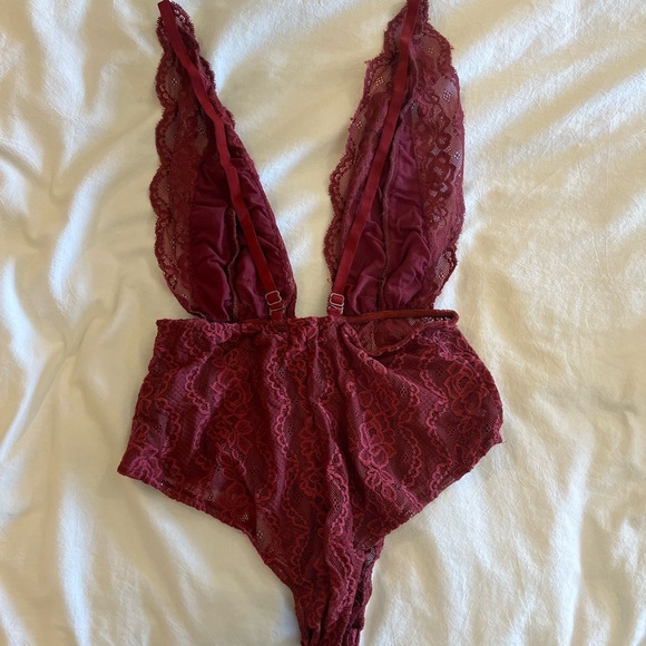 Olivaceous Other - Lace bodysuit